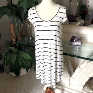 SZ M LOLLIPOP STAR WHITE-BLACK STRIPE DRESS KNEE LENGTH SHORT SLEEVE V-NECK
